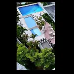 Lazer Completo Na Barra: Piscina, Sauna E Mar